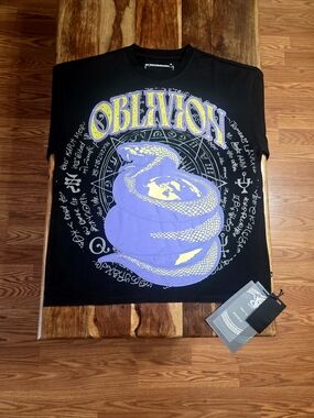 Verselli Men's Designer Rhinestone Graphic "Oblivion" Tee. Size Medium